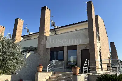 Villa Plurifamiliare in vendita, Viale Hugo Pratt, Roma