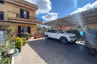 Casa in vendita, Via Mombaruzzo, Roma