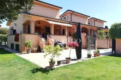 Villa Plurifamiliare in vendita, Via Nicola de Giosa, Roma