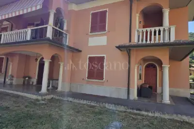 Villa in vendita, Via F. Petrarca, Sarezzo
