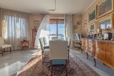 Casa in vendita, Via Giovanni Pascoli, Milano