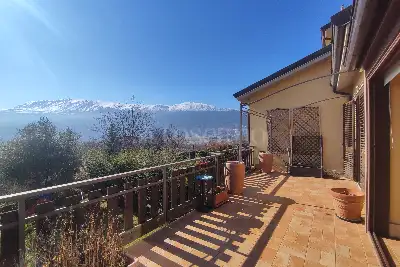 Villino a Schiera in vendita, Via Bazzanese, L'Aquila