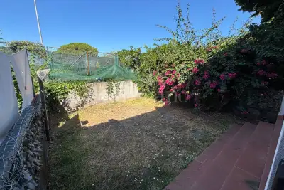 Villino a Schiera in vendita, Via Salvatore Quasimodo, Valverde