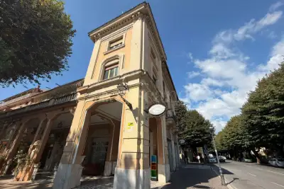 Negozio in affitto, Piazza Spada, Fiuggi