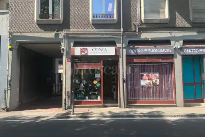 Store for rent, Viale Varese, Como
