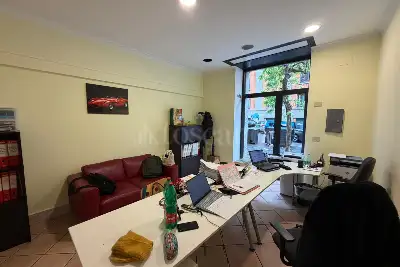 Negozio in vendita, Via Etruria, Roma