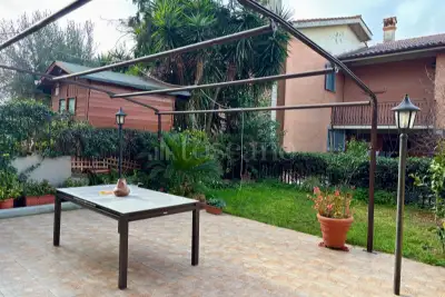 Villino a Schiera in vendita, Via Taro, Mentana