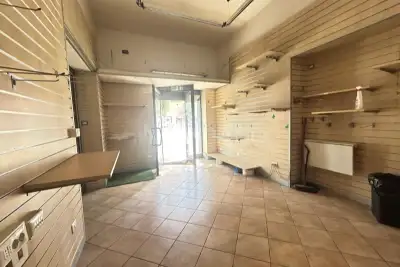 Negozio in affitto, Via Tuscolana, Roma