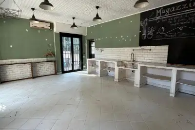 Negozio in affitto, Viale Castellammare, Fiumicino