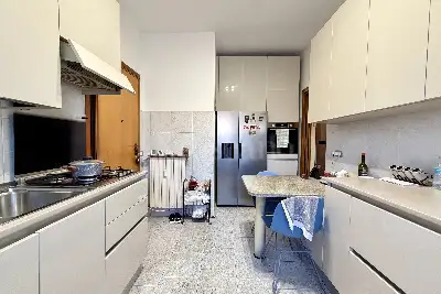 Casa in vendita, Via Pietro Rondoni, Milano