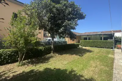 Casa Indipendente in vendita, Via dell'Alloro, Prato