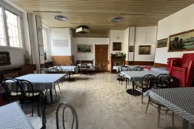 Negozio in vendita, Piazza Monte Falterona, Milano