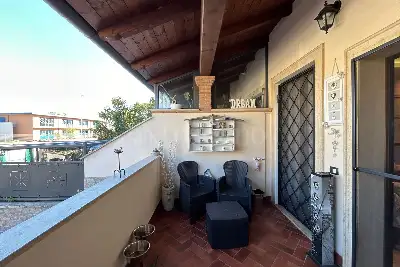 Villino a Schiera in vendita, Via Bedollo, Roma