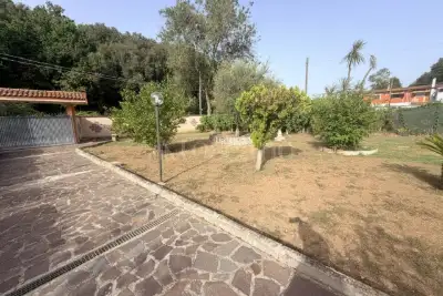 Villa in vendita, Via Acqua Solfa, Aprilia