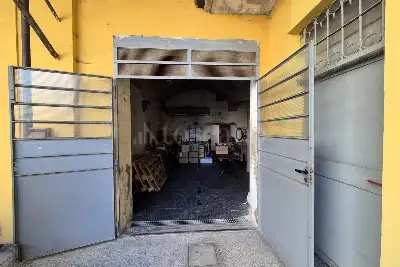 Magazzino in vendita, Via Carducci, Cantù