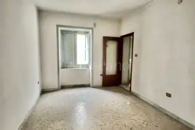 Palazzo in vendita, Via Francesco Tedesco, Avellino