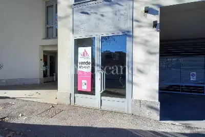 Negozio in vendita, Viale Pavia, Lodi