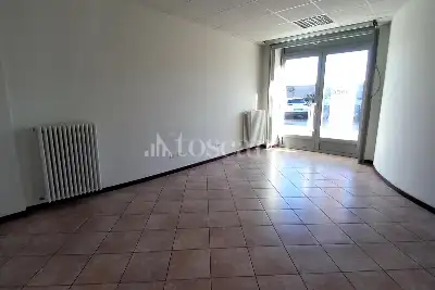 Negozio in vendita, Viale Pavia, Lodi