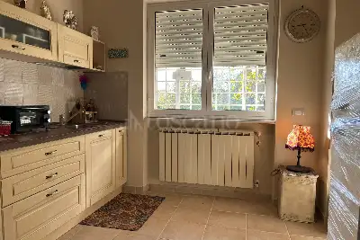 Casa Indipendente in vendita, Via Carife , Roma