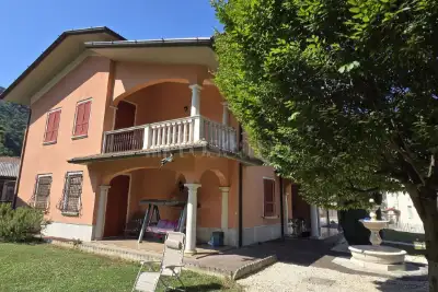 Villa in vendita, Via F. Petrarca, Sarezzo