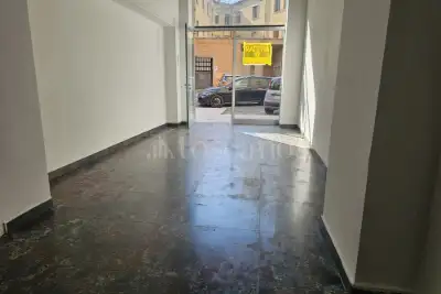 Negozio in affitto, Via Giosuè Carducci, Latina