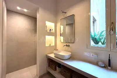 Casa in vendita, Via Galliera, Bologna