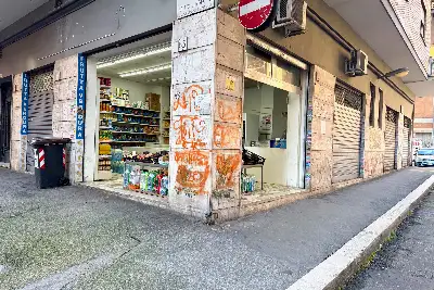 Negozio in vendita, Via Attio Labeone, Roma