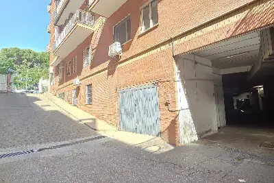 Box in vendita, Via degli Irlandesi, Roma