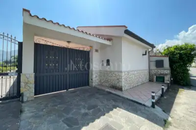 Villa in vendita, Via Sambucia, Palermo