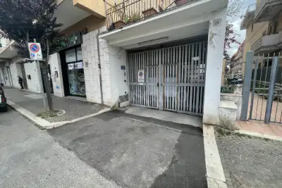 Box in vendita, Via Virgilio, Pomezia