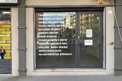 Negozio in affitto, Viale Delle Alpi, Palermo