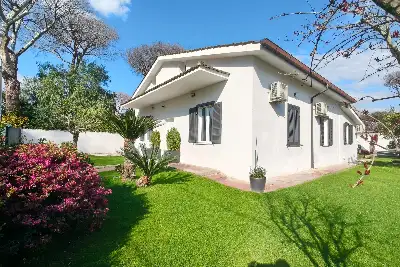 Villa in vendita, Via Torcegno, Roma