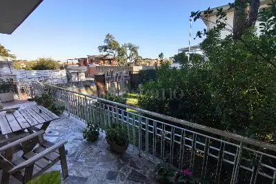 Villino a Schiera in vendita, Via Calosso, Roma