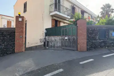 Garage in vendita, Via Porpetto, Acireale