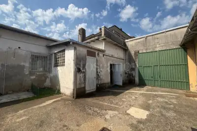 Negozio in vendita, Via Filippo Corridoni, Busto Arsizio