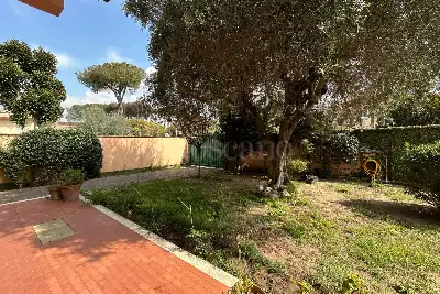 Villa in vendita, Via Mezzocorona, Roma