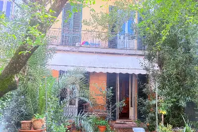 Villino a Schiera in vendita, Via Sem Benelli, Prato