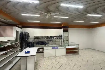 Negozio in vendita, Viale Caduti del Lavoro, Brescia