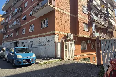 Box in vendita, Via degli Irlandesi, Roma