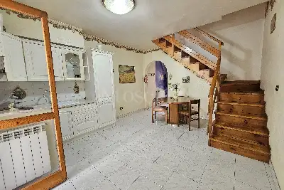 Villino a Schiera in vendita, Via Signa, Pomezia