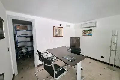 Negozio in vendita, Via Mariano Stabile, Palermo