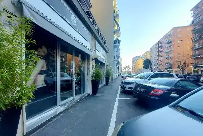 Negozio in affitto, Via dei Tulipani, Milano