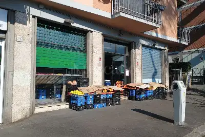 Negozio in vendita, Via Francesco Acri, Roma