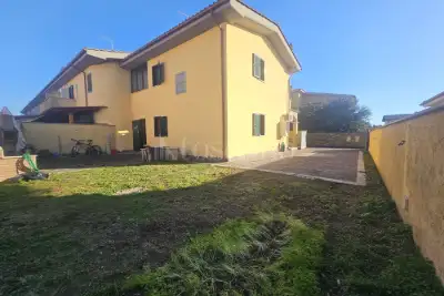 Villino a Schiera in vendita, Via Jenne, Anzio