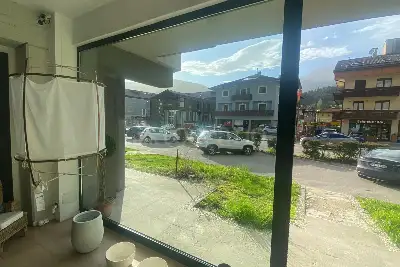 Negozio in vendita, Via Cesare Battisti, Comano Terme