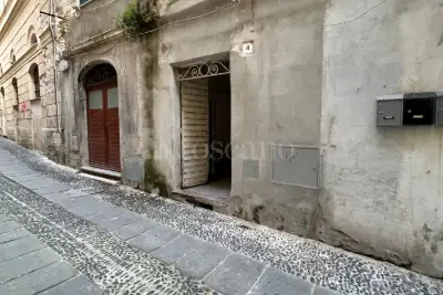 Negozio in vendita, Vicolo Bertolinis, Sassari