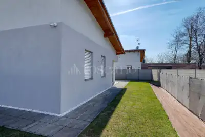 Villa in vendita, Via Dei Motti, Marchirolo