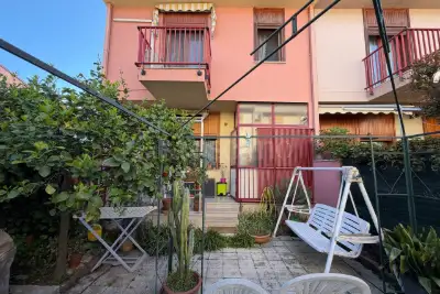 Villino a Schiera in vendita, Via Duca d'Aosta, San Giovanni la Punta