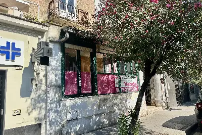 Negozio in vendita, Via Giulio Antonio Acquaviva, Caserta