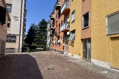 Box in vendita, Via Vimercati, Milano